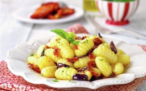 ÑOQUIS CON ACEITUNAS Y TOMATES SECOS